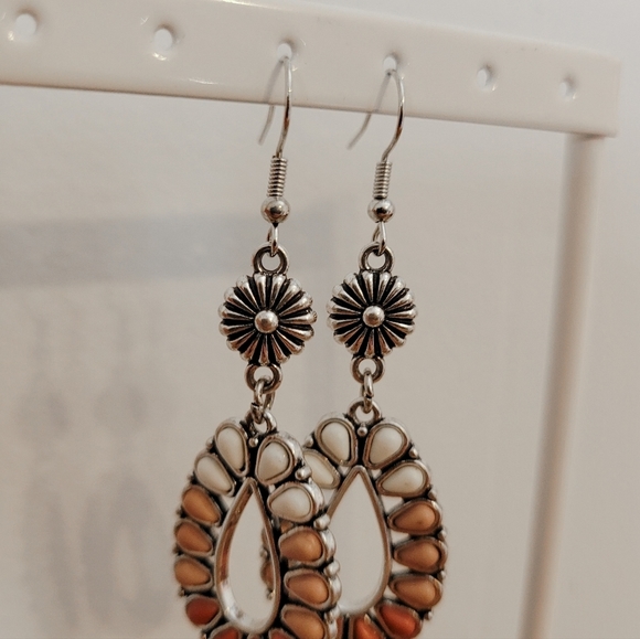 Brown/Tan earnings - Picture 3 of 5